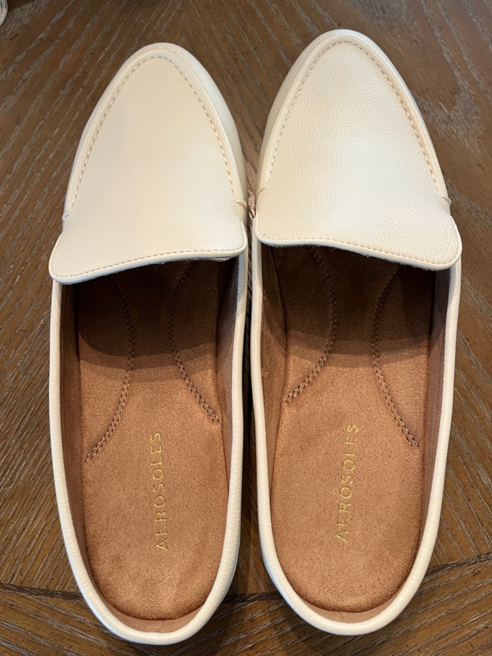 NWOT Aerosole Off-White Slip-On Loafer